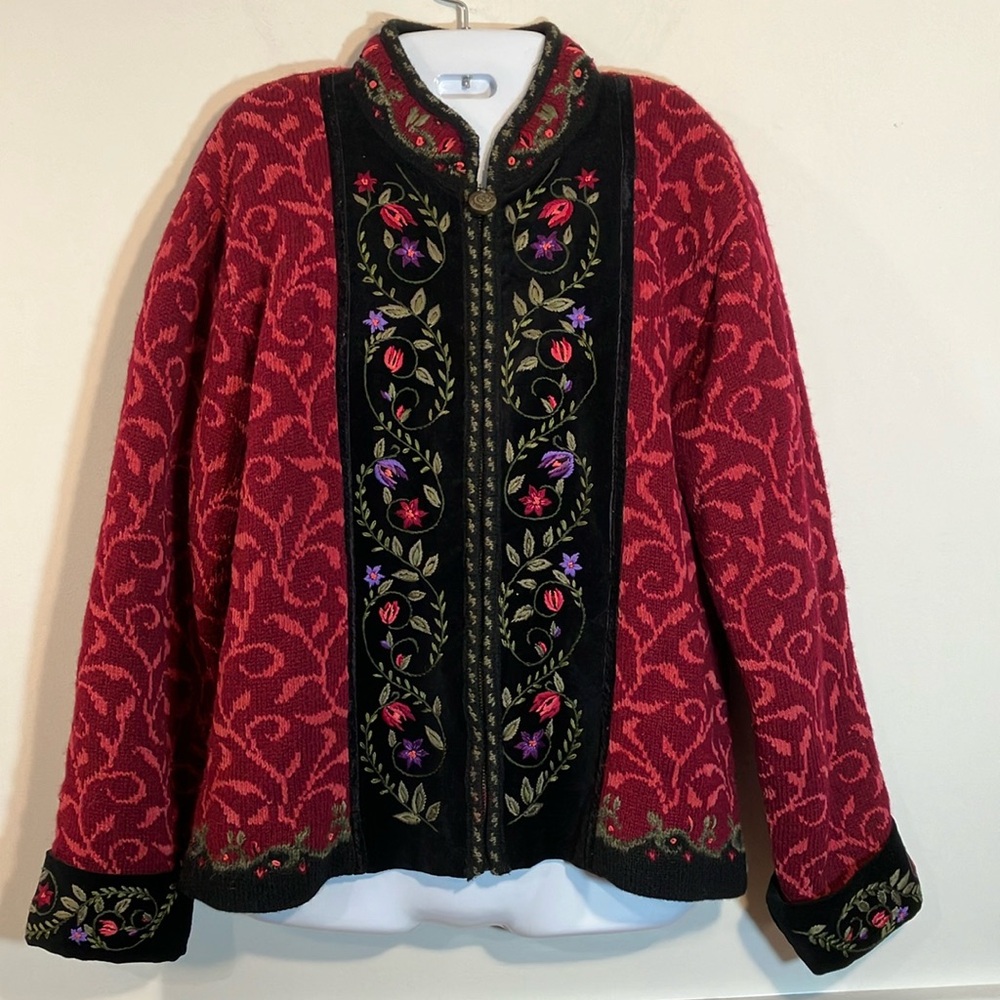 Icelandic Design Embroidered Jacket L